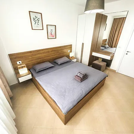 Locanda Genius 825 Golem (Tirana)